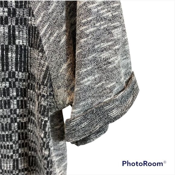 Old Navy White‎ and Black Cuffed Sleeve Blouse Size medium - Picture 4 of 9